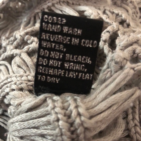 Gray Knit Short Sleeve Top, Size Petite Medium - Picture 4 of 6